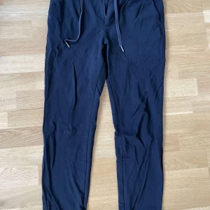 Jack&Jones byxor - Byxor i mjukt material. Inga defekter. Storlek 29/32