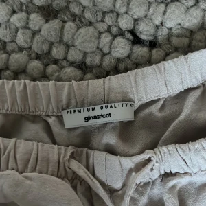 Linne byxor  - Säljer Mina linne byxor från Gina, Storlien är xs och är inte använda alls mycket.