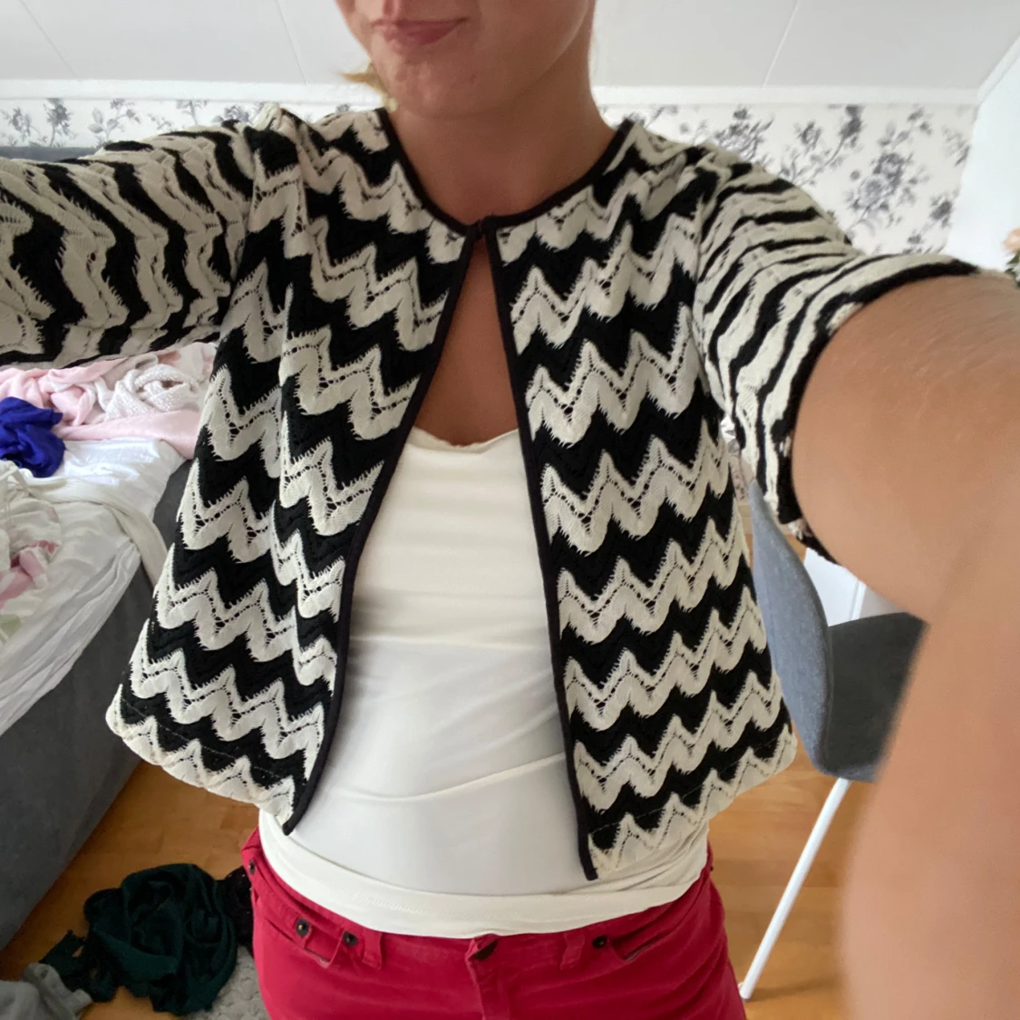 Kofta med svarta o vita ränder - 90