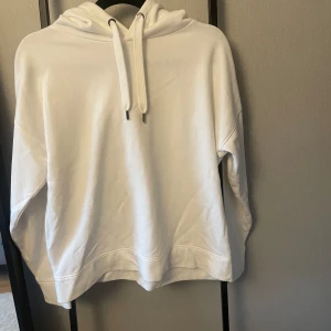 Vit hoodie - Bra skick!