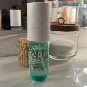 Sol de Janeiro  - Säljer min sol de Janeiro mist i lukt av kokosnöt, vanilj och pralin då jag inte använder längre. Mer än hälften kvar!🩷