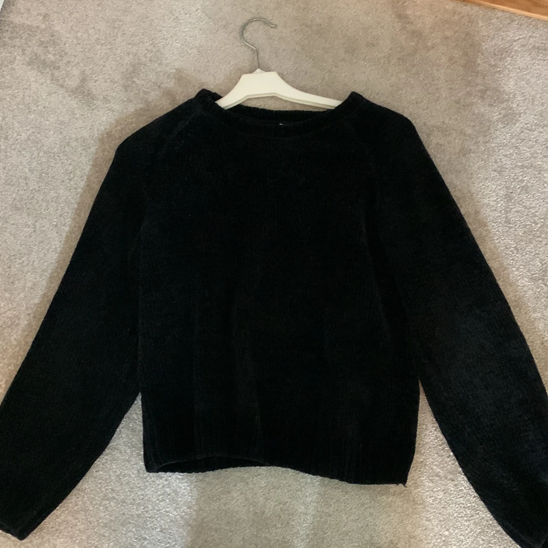 Stickad svart tröja - 91