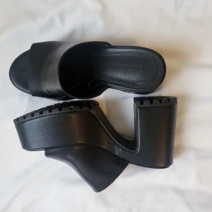 Platform pumps stl 37 - Använts endas en gång förra sommaren. Ny skicka/ mycket bra skick