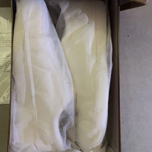 Loubs Vita* - Väldigt sköna fräscha skor. Använda en gång 