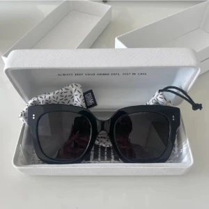 Chimi 08 - Säljer ett par chimi 08 i berry vilket motsvarar black och är i väldigt fint skick💕💕lånad bild💕