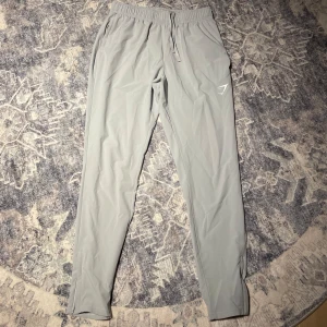 Gymshark träningsbyxor  - Gymshark “arrival woven joggers”. Knappt använda. Storlek S