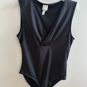 Svart body - Använd 1-2 gånger