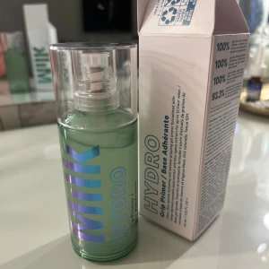 MILK HYDRO GRIP PRIMER - Aldrig använd, helt ny med box, säljer då jag redan har en och fick denna i present ❤️ 