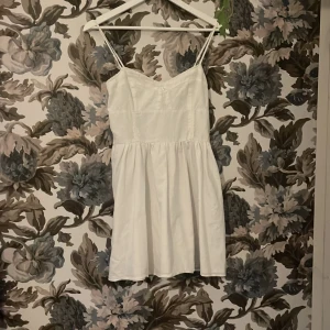 Vit klänning - Aldrig använd 