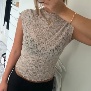 Beige spetstopp💖💖 - Beige spetstopp från hm💗💗 Storlek xs💖