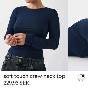 Tröja med slit på armen 💕 - Så fin blå tröja med slit på armen, använd 1 gång 💙