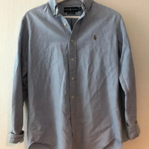 Ralph Lauren skjorta  - Ralph lauren skjorta i fint skick, bara att höra av sig vid fler frågor!
