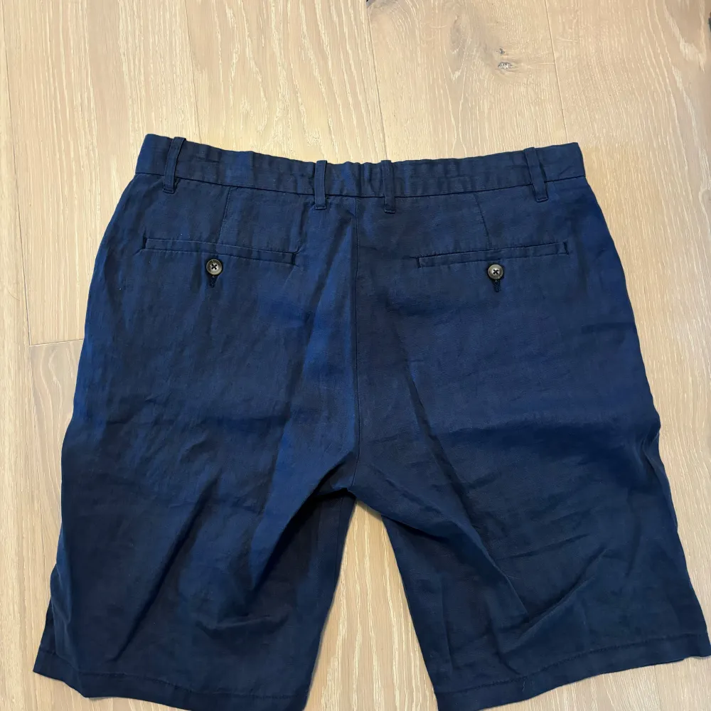 Linneshorts från dressman, storlek L, Helt oanvända, nypris 400kr. Shorts.