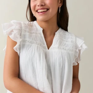 Gina tricot blus 💕💕🙏 - Säljer denna jätte söta o fina blusen från Gina tricot💕💕🙏har inte mycket andvändning av den💕💕💕🙏den har en fläck som är liten kan visa en bild privat💕💕💕🙏😽kan gå ner i pris💕💕💕TAGNA BILDER⚠️⚠️‼️