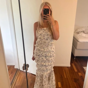 Boohoo klänning  - Helt ny med prislapp, är strl 40 men mycket liten i storlek så passar mer 36/38