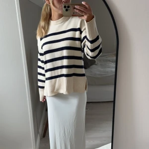 Randig stickad tröja från zara - Randig stickad tröja från zara, sparsamt använd 
