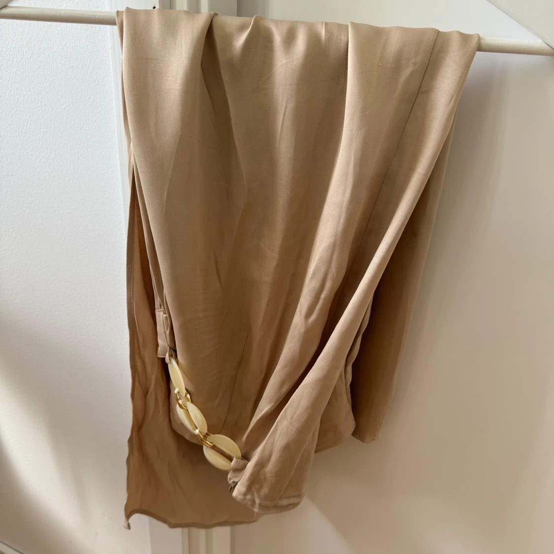 Midikjol med slits  - 90