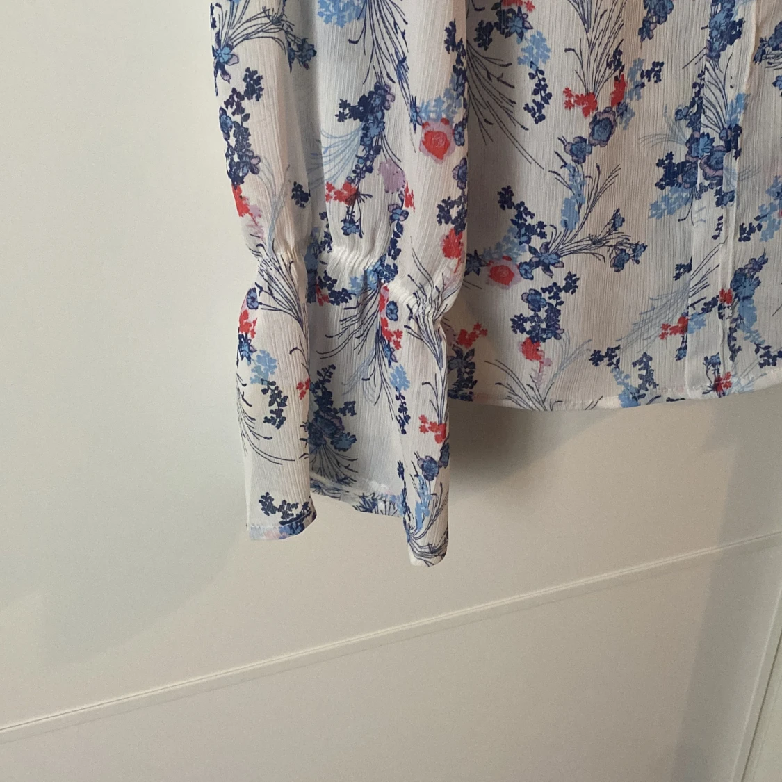 Söt blommig blus - 91