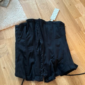Korsett från urban outfitters - Svart korsett från Urban outfitter helt ny storlek M
