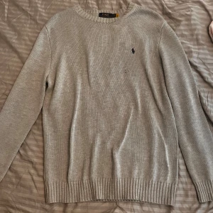 Ralph lauren sweatshirt  - Säljer denna sweatshirt för jag ej använder den. Fint skick inget spår av användning. Tags medföljer 