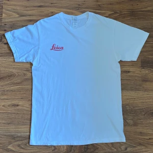 vintage leica gildan tee - vintage men bra condition