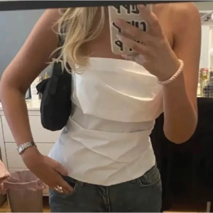 Topp zara - Säljer denna super fina toppen ifrån zara Storlek xs