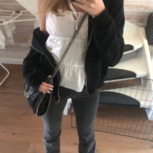 Jacket/Cardigan - Selling this pretty jacket🤍Size S and as good as new! Send me a dm if you are interested, sending from Norway🫶🏼