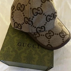 GUCCI KEPS  - GUCCI KEPS  (FINNS I FLER FÄRGER OCH I OLIKA MODELLER) 🚨IN O FÖLJ @Swe_no.1plug på INSTAGRAM FÖR MER KLÄDER OCH SKOR 🚨