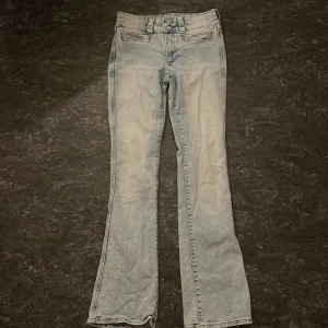 H&m jeans💙 - Blåa h&m jeans!💙 Inga fickor och lite söndriga där nere annars är de som ”vanligt”💙