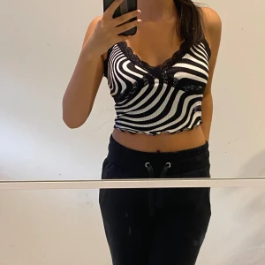 Zebra tröja  - En top med zebra mönster. Super söt och ligger i bra skick. I storlek S. 💖💖