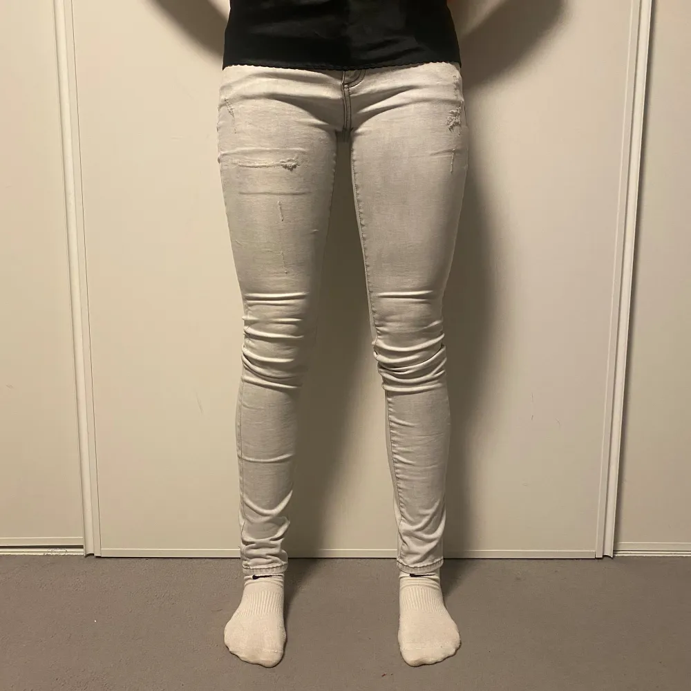 Hej! Vi säljer nu dessa LTB jeans. Jeansen är i toppskick 10/10. Modellen är 174 och väger 64kg. Hör av dig vid frågor!. Jeans & Byxor.