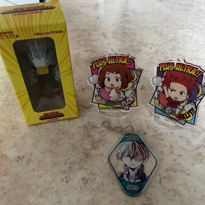My Hero Academedia bundle - Everything is in good condition, I just want it gone since I’m not a fan of the series anymore :)