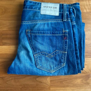 Replay 30x32 - Hyfsat nya Replay jeans i modellen waitom fin blå färg  Lite användning inga defekter