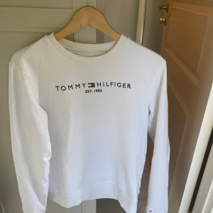 Tommy hilfiger - Jätte fint skick! Skriv om frågor och funderingar! 