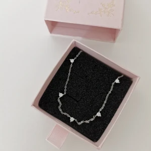 Halsband  - Endast testat. Nypris 595 :-