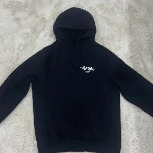 Ant wan hoodie - Säljer min ANT wan hoodie på grund av att jag inte vill ha den längre. Den ser helt ny ut och är i bra skick.
