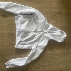 Hoodie - Hoodie från Shein i storlek S som är oanvänd.