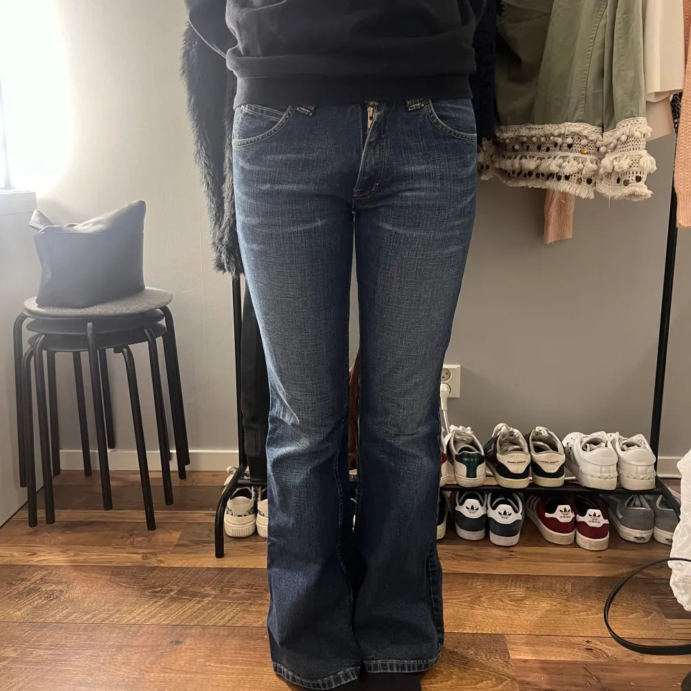 Skitsnygga Lee jeans som ej går att få tag på längre i storlek 26/31. Tveka inte på att skriva privat om du har frågor!🩷. Jeans & Byxor.