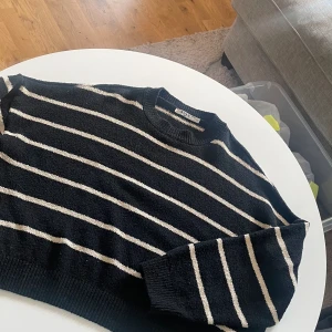 Stickad tröja  - Stickad tröja från nakd! 