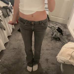 Svin snygga low waist jeans från ONLY❤️ Nästan helt nya