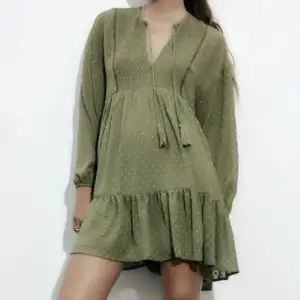 Aldrig använd jätte fin grön klänning från Zara