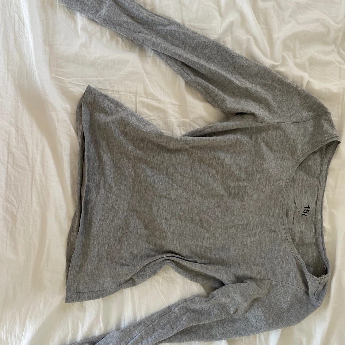 Grå långärmad tröja 