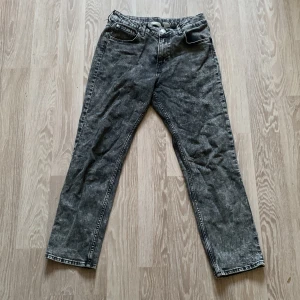 Jeans - Fina och sköna stentvättade  jeans från hm som är för små. Ny pris 300kr