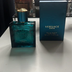 Versace Eros parfym EDT - Versace Eros Eau de toilette. 50 ml från början och har kanske använts ca 30 %. 