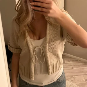 super söt kofta! - Jätte söt bolero/kofta❤️