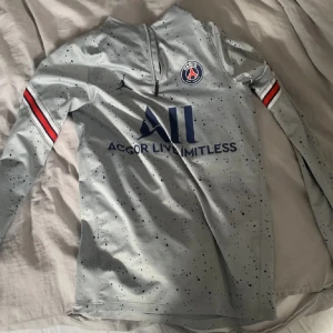 Psg tröja - Köpt på jd sport storlek small 