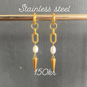 Örhängen  - Frakt 18kr ❤️