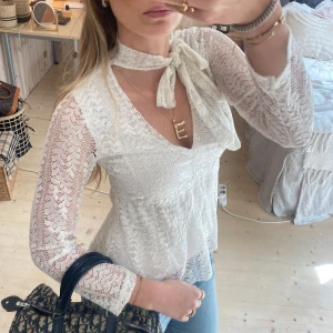 Topp - SUPER snygg topp / blus, passar till såå många tillfällen ❤️❤️