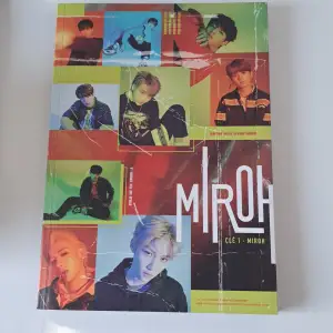 Säljer detta SKZ miroh album, Changbin ver🩷🫶🏻 Kommer med ett photocard, CD, inclusions och freebies🌷