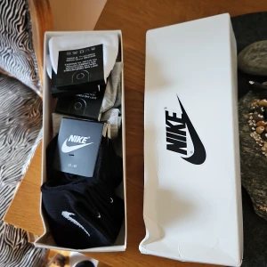 Nike sock box - 5 strumpor i storlek 41-46